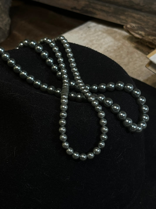 Collana di perle di conchiglia d'argento